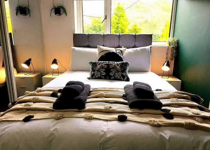 Homebird Property - Buckton House