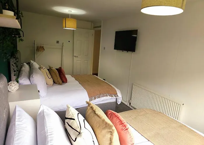 Homebird Property - Buckton House